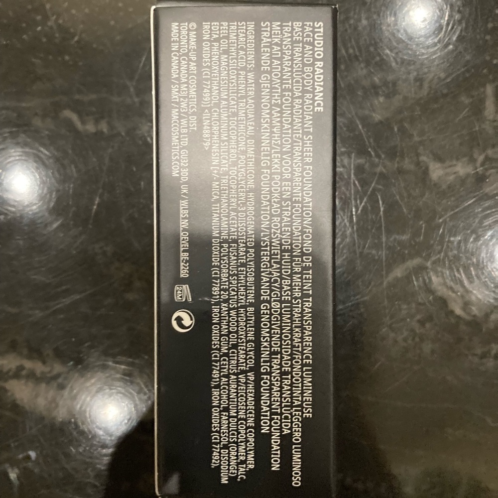 NIB MAC Radiant Sheer Foundation W4 - 50ml